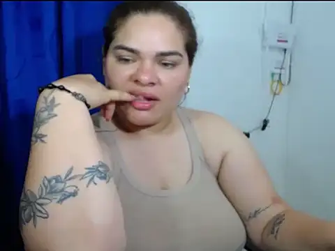 Snapshot of NinaFuentes2X chatting on June 11, 3:26 am NinaFuentes2X online show from June 11, 3:26 am