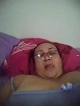Snapshot of Nini_Love_ chatting on April 17, 8:23 pm Nini Love online show from April 17, 8:23 pm