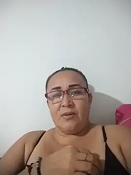 Snapshot of Nini_Love_ chatting on April 22, 5:32 am Nini Love online show from April 22, 5:32 am