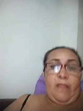 Snapshot of Nini_Love_ chatting on April 25, 4:26 am Nini Love online show from April 25, 4:26 am