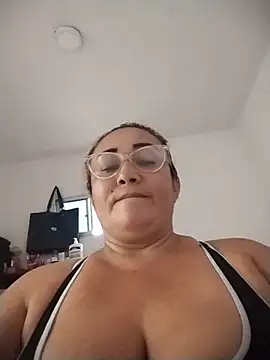 Snapshot of Nini_Love_ chatting on April 26, 9:23 pm Nini Love online show from April 26, 9:23 pm