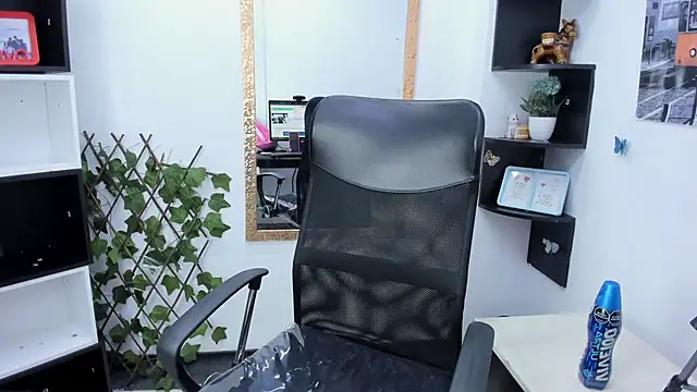 sophi hardd  online show from February 5, 1:49 pm