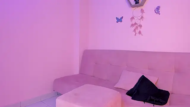 Saraa moon1   online show from March 20, 5:07 pm