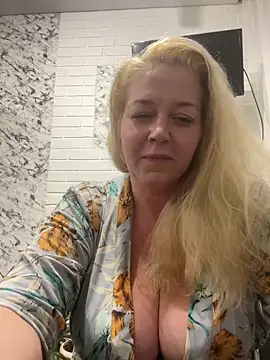 Snapshot of JenniferCarmen chatting on December 16, 11:59 am JenniferCarmen online show from December 16, 11:59 am