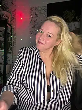 Snapshot of JenniferCarmen chatting on January 11, 7:08 pm JenniferCarmen online show from January 11, 7:08 pm