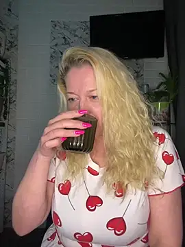 Snapshot of JenniferCarmen chatting on February 7, 5:38 pm JenniferCarmen online show from February 7, 5:38 pm