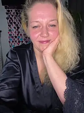 Snapshot of JenniferCarmen chatting on February 16, 9:11 pm JenniferCarmen online show from February 16, 9:11 pm