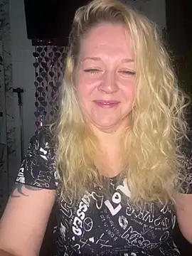 Snapshot of JenniferCarmen chatting on February 18, 6:26 pm JenniferCarmen online show from February 18, 6:26 pm