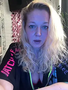 Snapshot of JenniferCarmen chatting on February 28, 10:16 am JenniferCarmen online show from February 28, 10:16 am