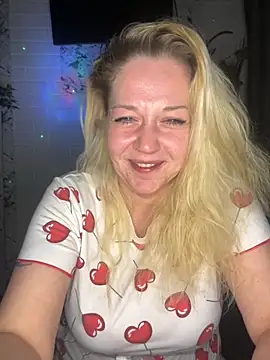 JenniferCarmen online show from April 15, 7:21 pm