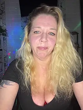 Snapshot of JenniferCarmen chatting on May 6, 4:34 pm JenniferCarmen online show from May 6, 4:34 pm