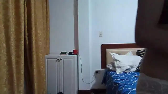 Snapshot of Hot_Contrasts chatting on March 14, 3:12 am Hot Contrasts online show from March 14, 3:12 am