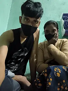 Snapshot of couplegk71 chatting on January 17, 3:50 pm couplegk71 online show from January 17, 3:50 pm
