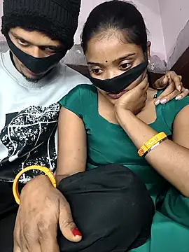 Snapshot of couplegk71 chatting on February 5, 10:31 am couplegk71 online show from February 5, 10:31 am