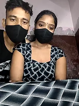 Snapshot of couplegk71 chatting on February 14, 4:15 pm couplegk71 online show from February 14, 4:15 pm