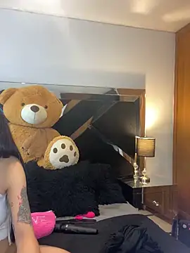 Snapshot of Moon_Magic666 chatting on February 12, 9:43 pm Moon Magic666 online show from February 12, 9:43 pm