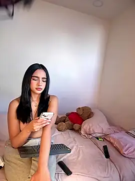 Snapshot of BelaXMeganOfficial chatting on January 14, 9:42 pm BelaXMeganOfficial online show from January 14, 9:42 pm