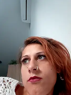 Snapshot of Bellaa25 chatting on April 28, 4:23 pm Bellaa25 online show from April 28, 4:23 pm