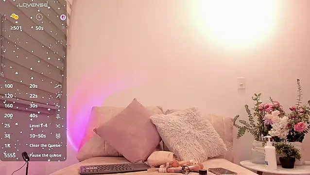 Snapshot of Babe_sophiee1 chatting on May 30, 5:15 am Babe sophiee1 online show from May 30, 5:15 am