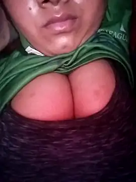 Snapshot of pihuu1313 chatting on May 15, 9:22 pm pihuu1313 online show from May 15, 9:22 pm
