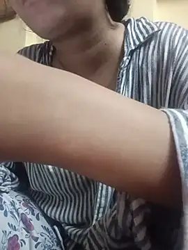 Snapshot of pihuu1313 chatting on July 21, 2:41 pm pihuu1313 online show from July 21, 2:41 pm