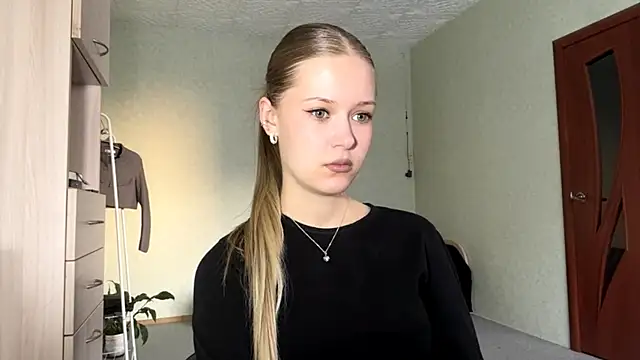 ZaidaSchwarten online show from January 15, 1:26 pm