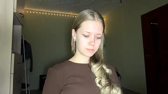 ZaidaSchwarten online show from February 10, 5:22 am