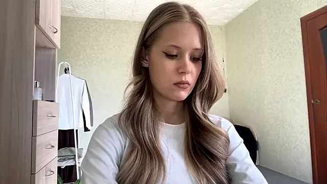 ZaidaSchwarten online show from March 16, 11:47 am