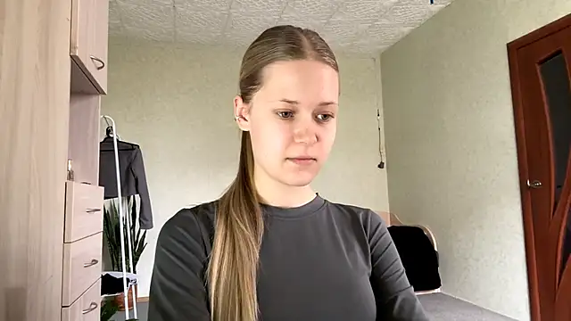 ZaidaSchwarten online show from April 12, 1:16 pm