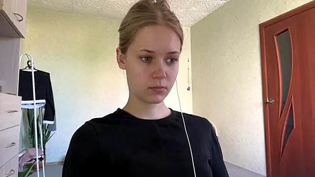 ZaidaSchwarten online show from May 17, 5:16 am
