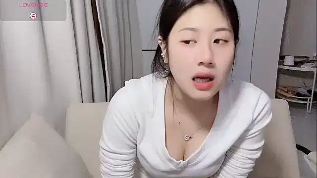 Yvonne-07 online show from April 18, 11:47 am