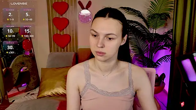 Snapshot of MaxinCarroll chatting on April 22, 10:28 am MaxinCarroll online show from April 22, 10:28 am