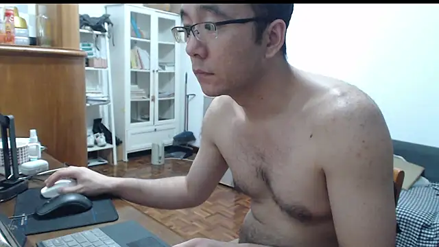 Snapshot of jjjjay123 chatting on April 26, 1:20 pm jjjjay123 online show from April 26, 1:20 pm