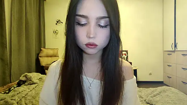 Qwami Amie online show from February 25, 1:21 pm