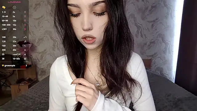 Snapshot of Qwami_Amie chatting on April 27, 6:55 am Qwami Amie online show from April 27, 6:55 am