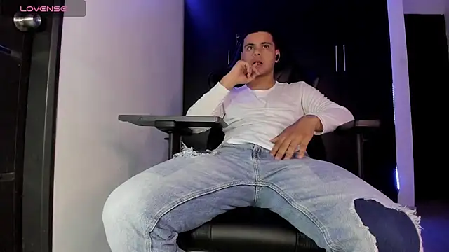 Liam Mateo online show from March 24, 12:37 am