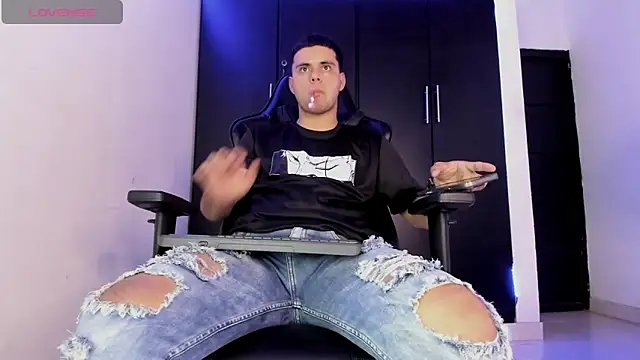 Liam Mateo online show from April 1, 4:02 am