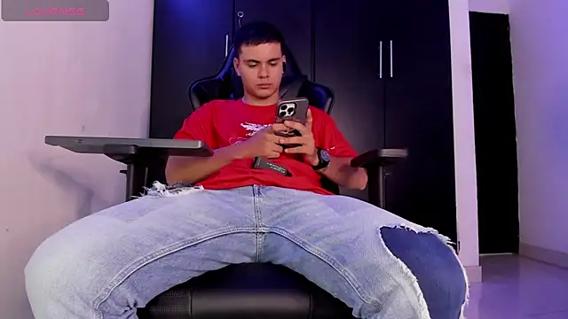 Snapshot of Liam_Mateo chatting on April 28, 2:27 am Liam Mateo online show from April 28, 2:27 am