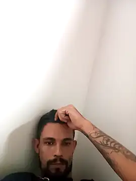 leobct555 online show from December 17, 8:37 pm