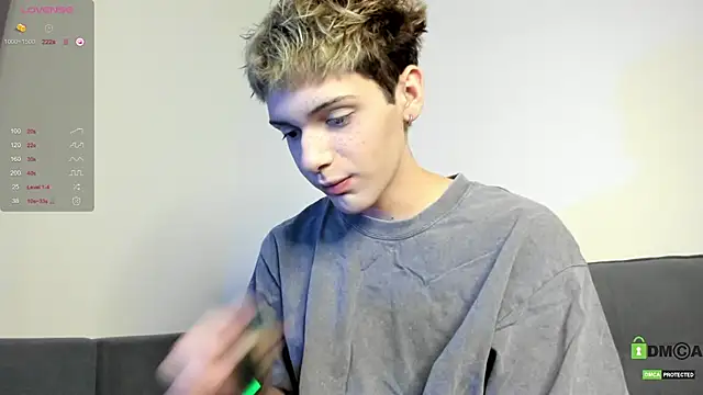 Snapshot of colestorm_ chatting on December 20, 8:05 pm colestorm online show from December 20, 8:05 pm