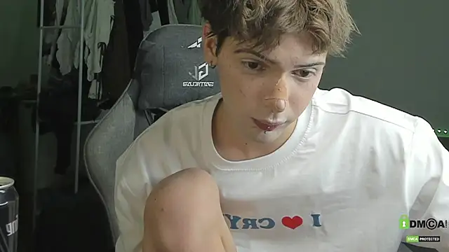 Snapshot of colestorm_ chatting on February 9, 9:41 pm colestorm online show from February 9, 9:41 pm