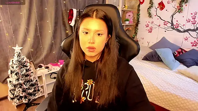 Nicole Pars online show from January 6, 4:43 pm