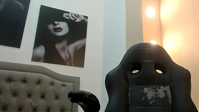 Snapshot of khris__evans chatting on February 13, 8:27 pm khris evans online show from February 13, 8:27 pm