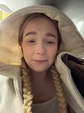 -teenytiny- online show from February 8, 4:54 pm