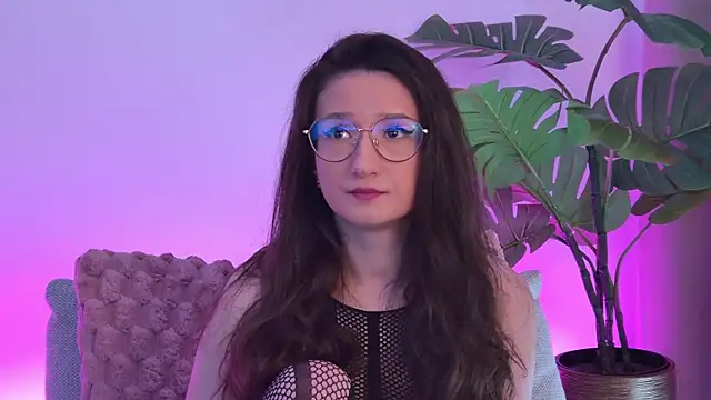 TheaMalekoo online show from April 8, 6:35 am