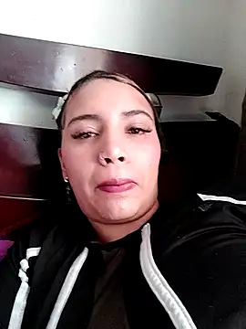 liliymike19 online show from February 14, 7:32 pm