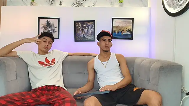 HORNY PRETTY online show from April 17, 7:17 pm