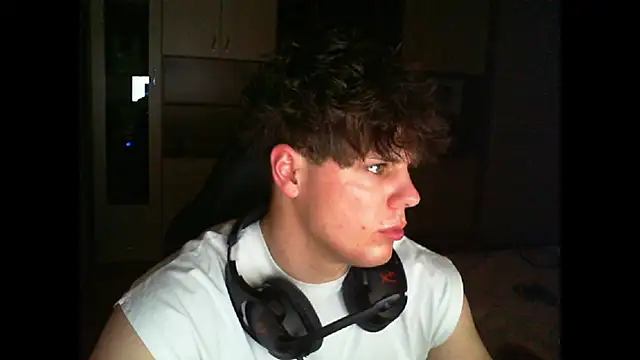 GymGuy0505 online show from December 14, 9:52 pm