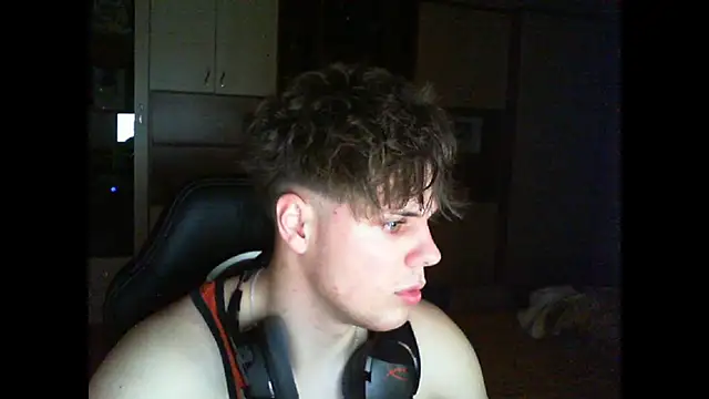 GymGuy0505 online show from December 16, 10:37 pm