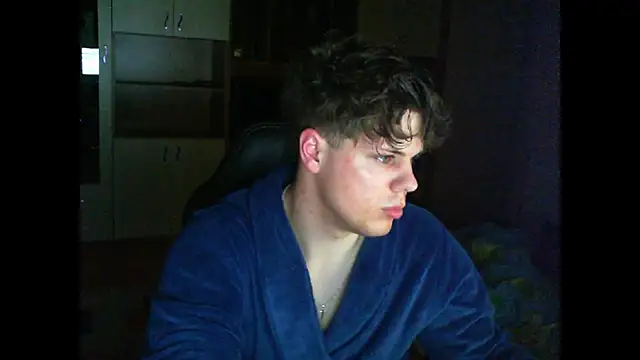 GymGuy0505 online show from March 12, 9:10 pm